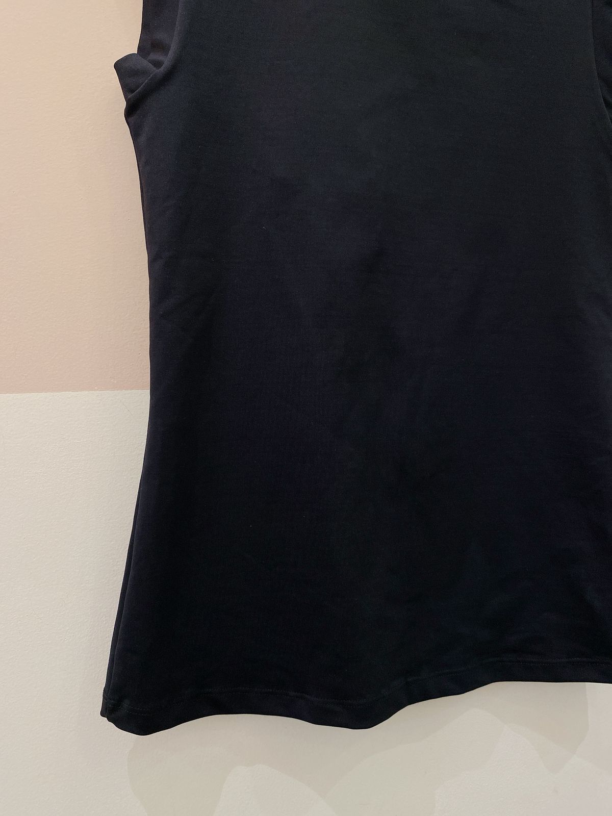 Regata gola malha preta Eugênia Sanson M