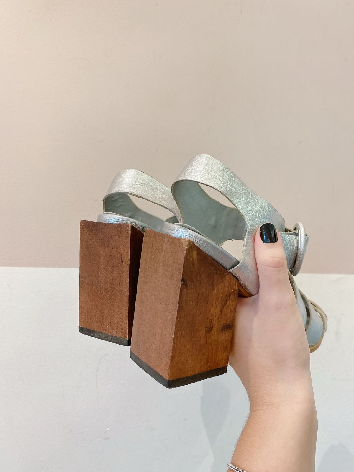 Sandália prata salto Manolita 34/35