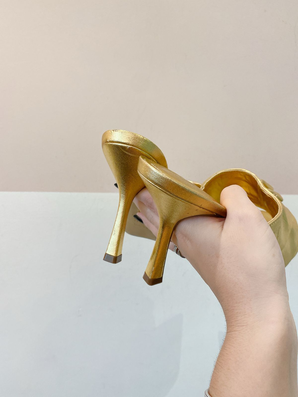 Tamanco dourado Arezzo 37