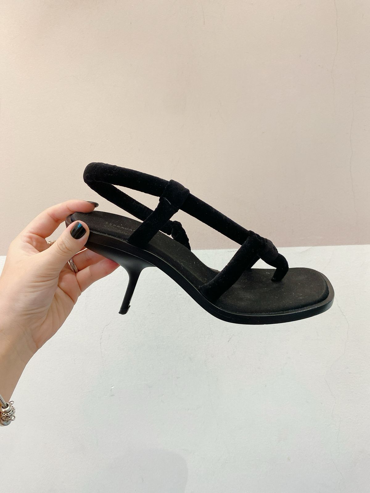 Sandália preta Ferragamo 37