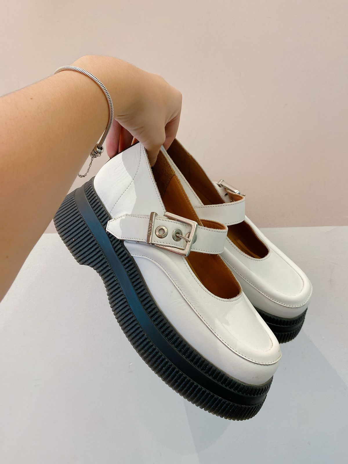 Sapato couro Ganni 37