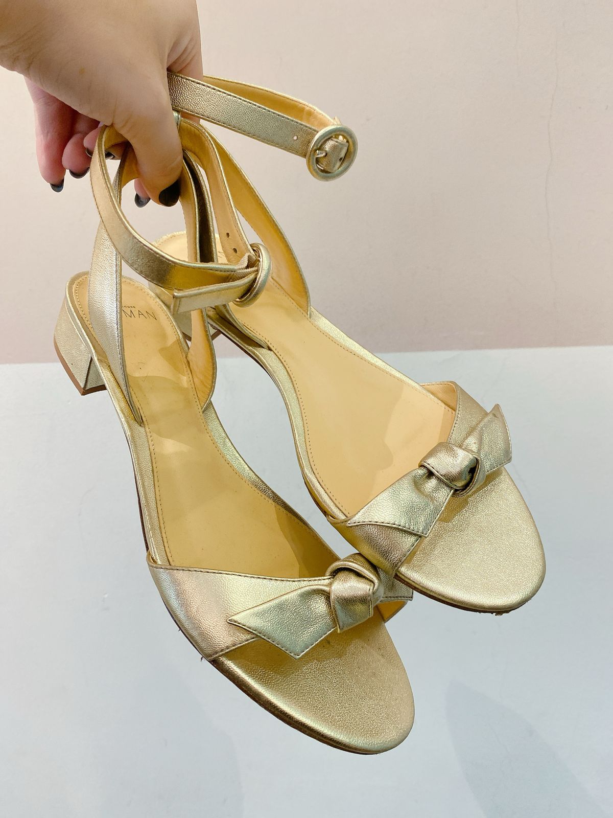 Sandália dourada Alexandre Birman 36