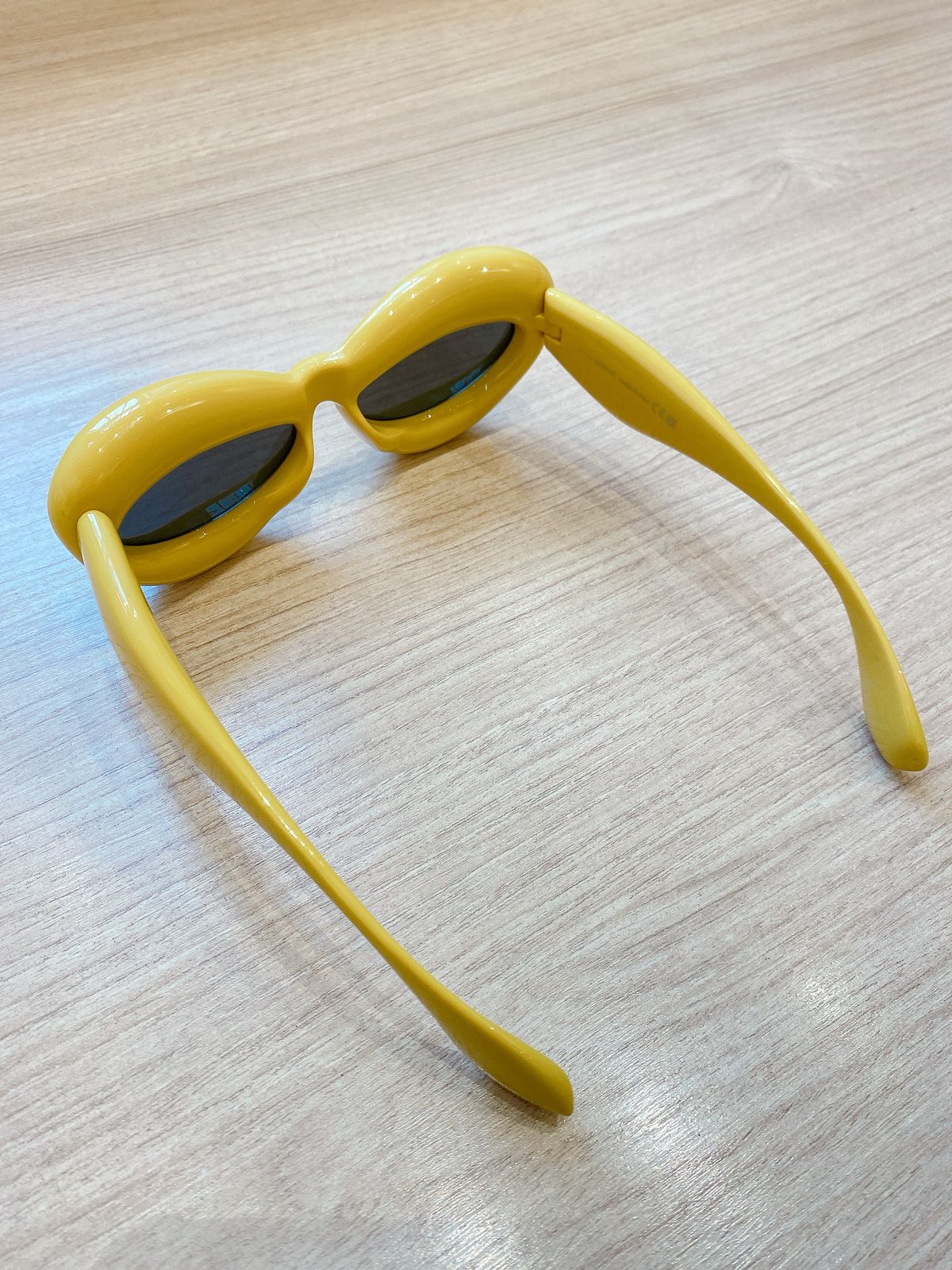 Óculos amarelo Loewe