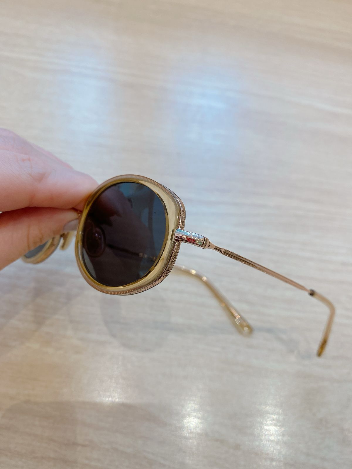 Óculos oval Illesteva