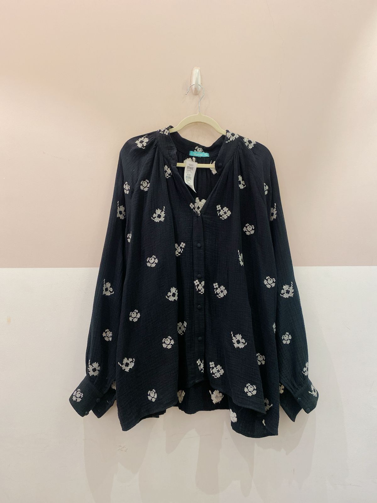 Bata preta bordada Batiche M