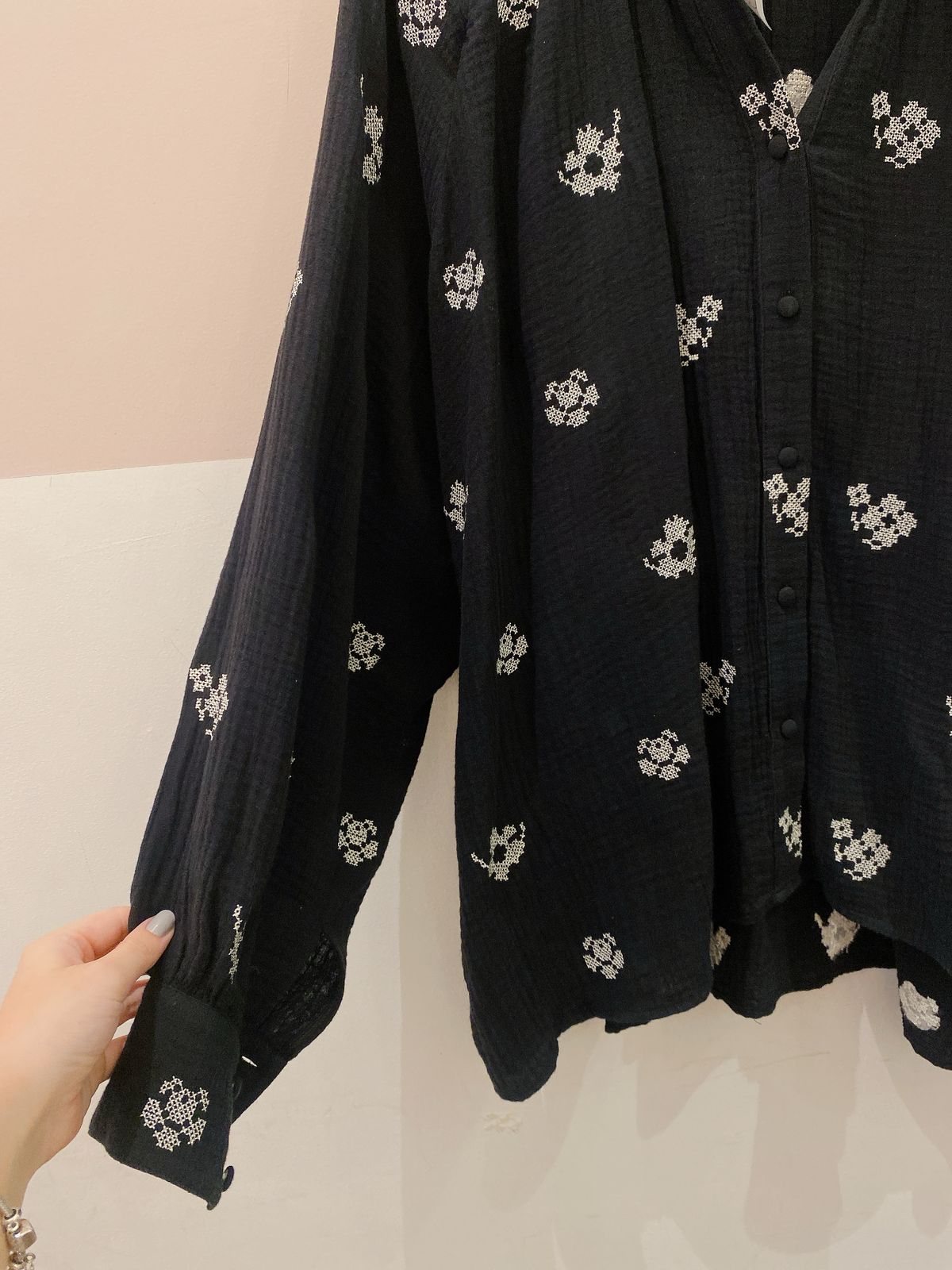 Bata preta bordada Batiche M