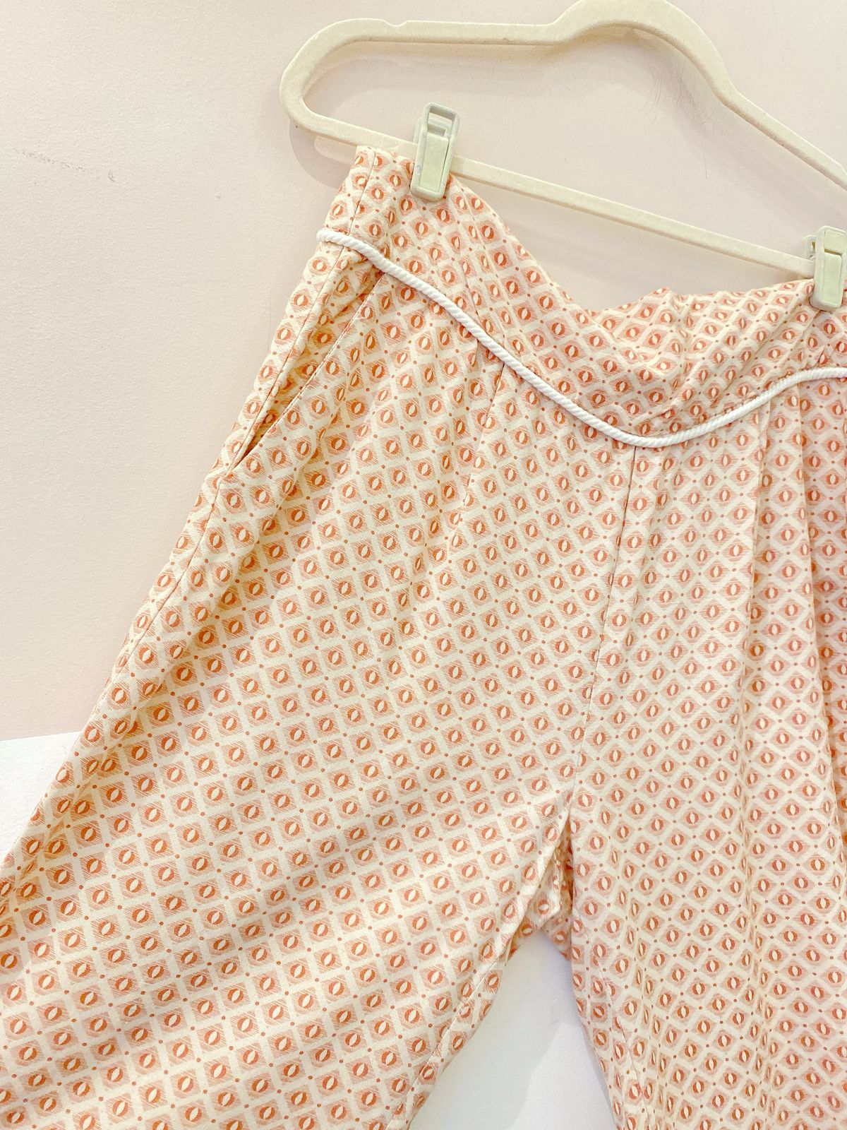 Calça estampada bege Renner G