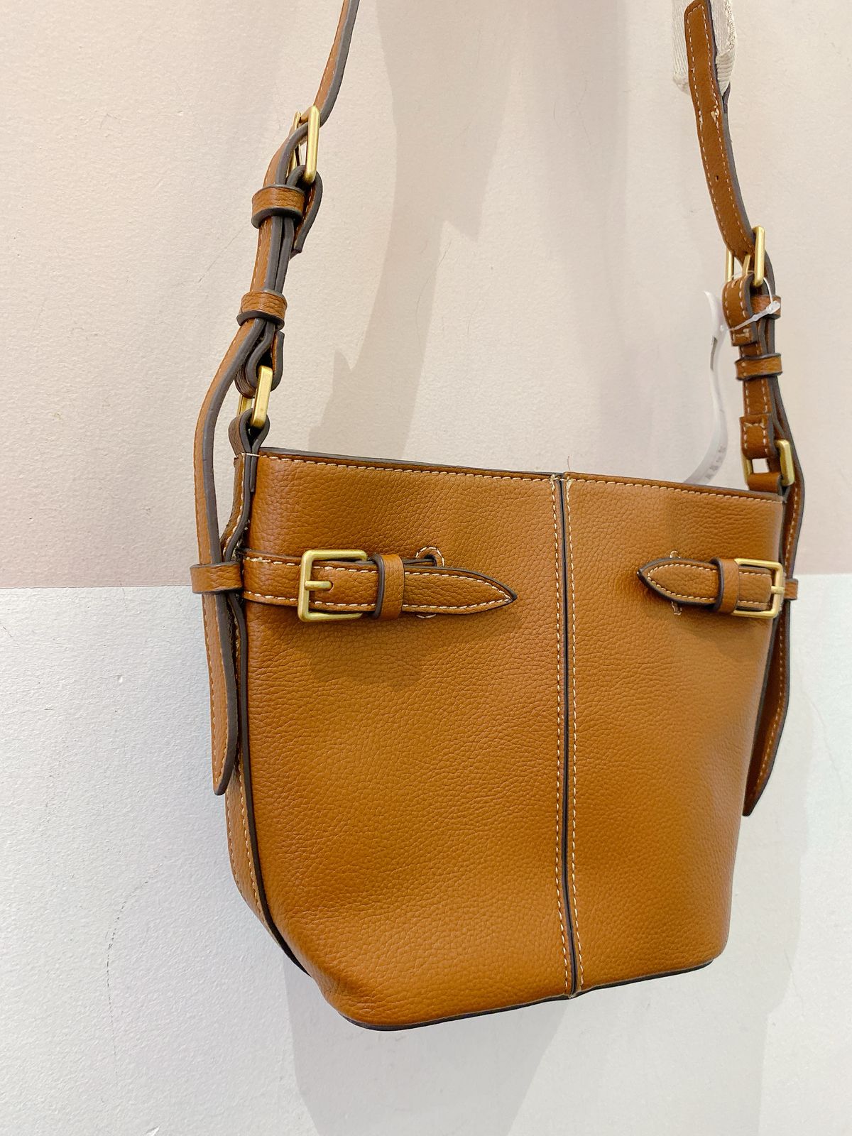 Bolsinha tiracolo marrom Zara