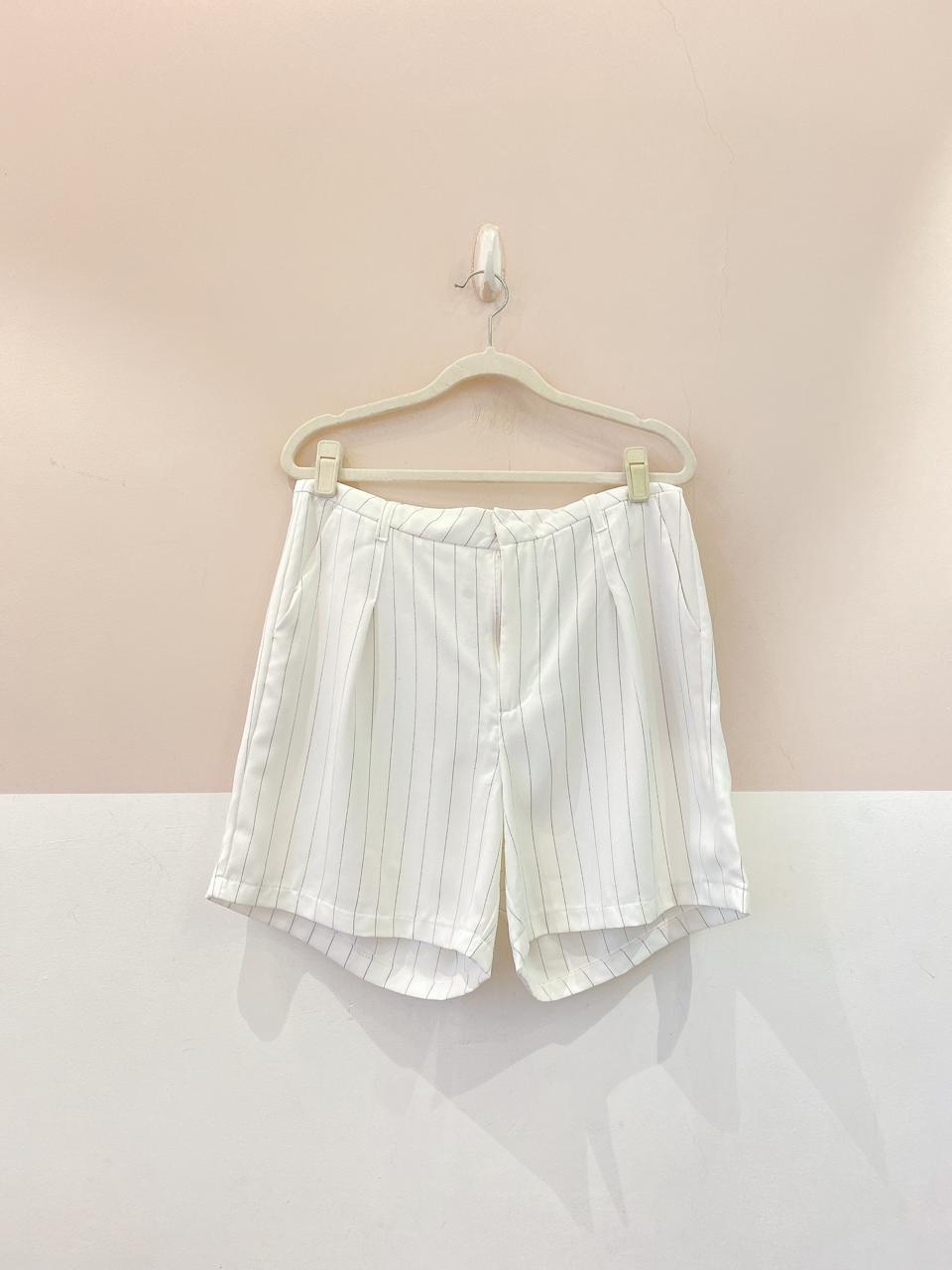 Bermuda branca risca C&A 40