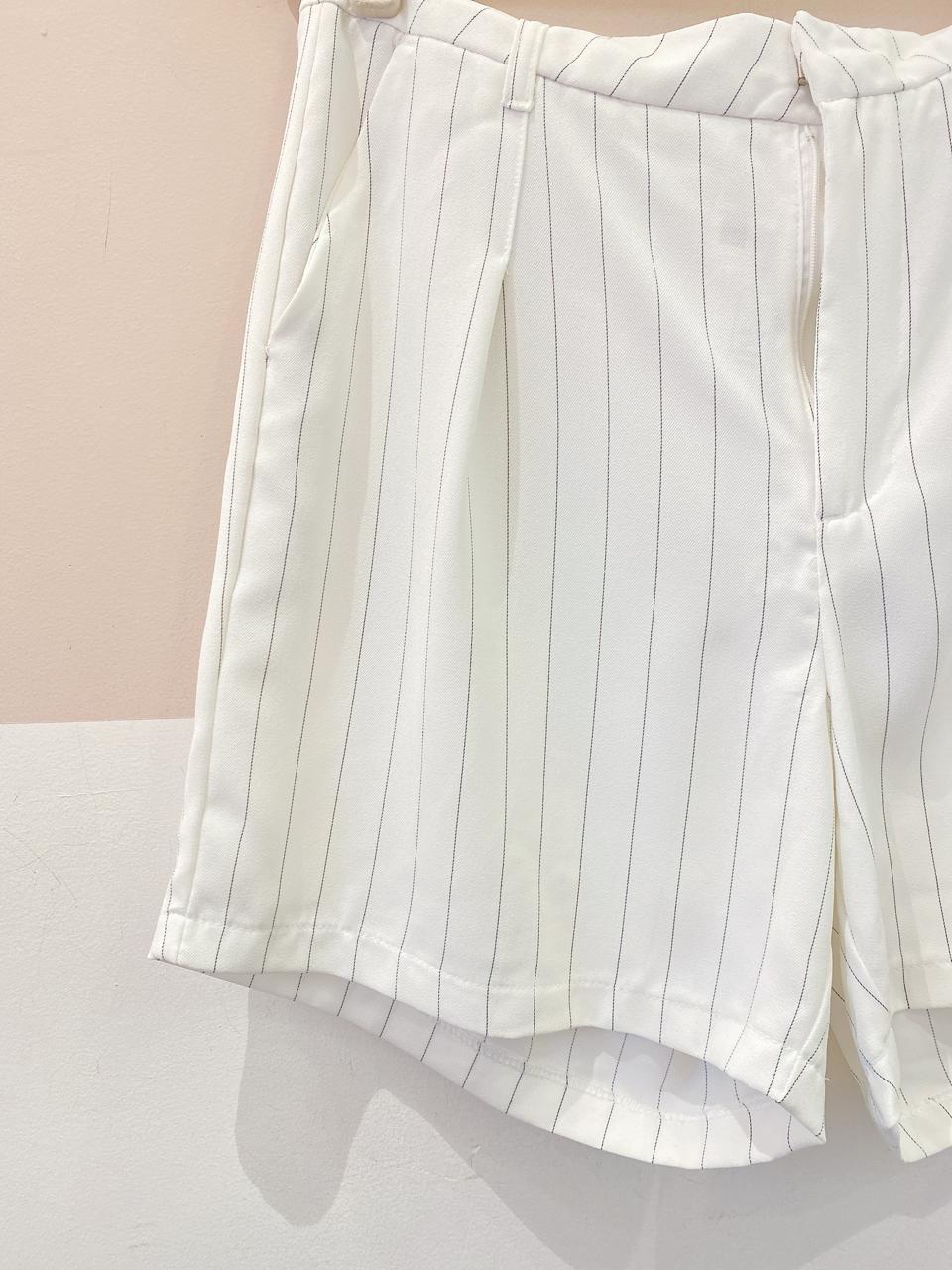 Bermuda branca risca C&A 40