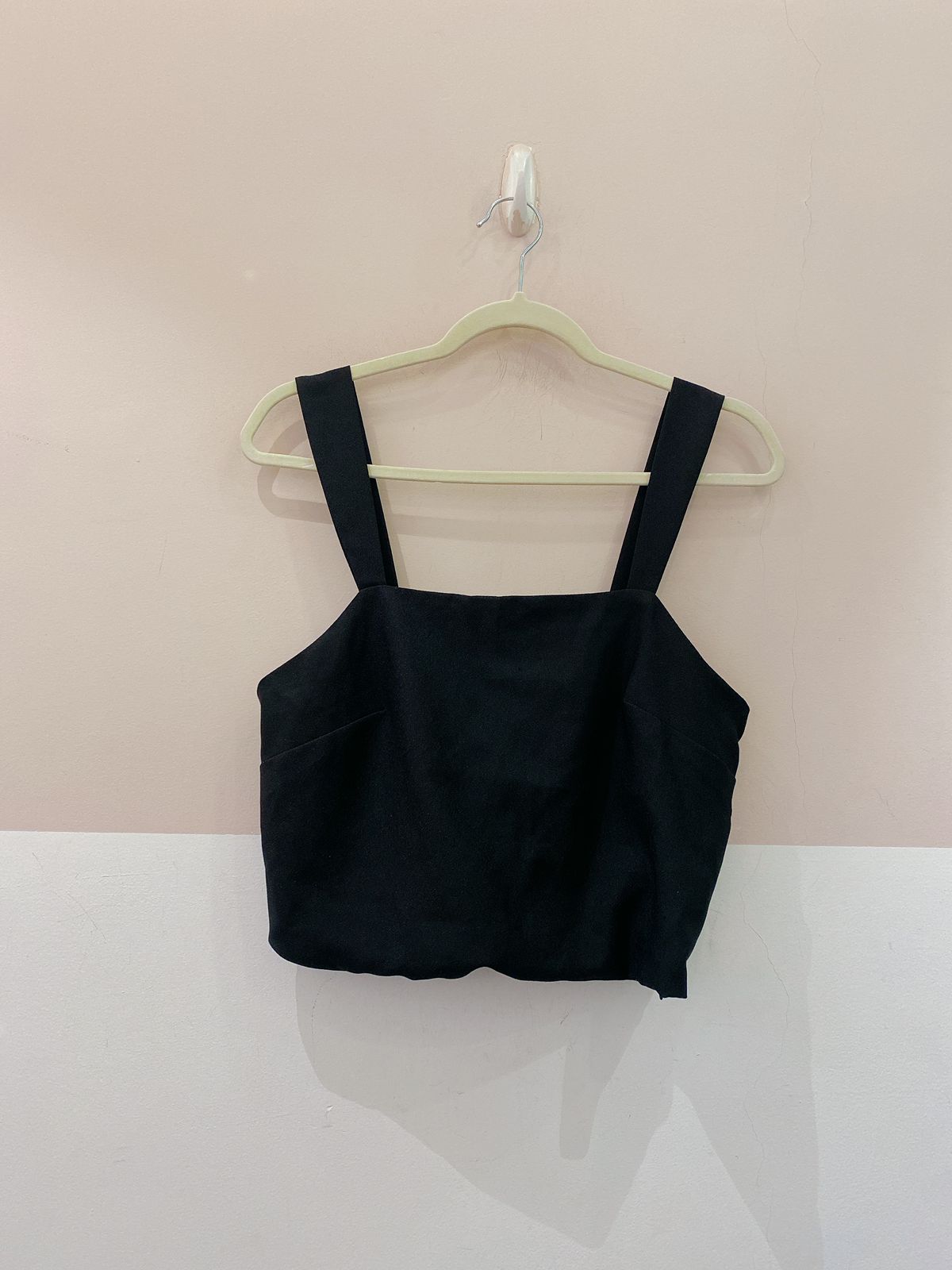 Cropped preto detalhes pedras Amaro M