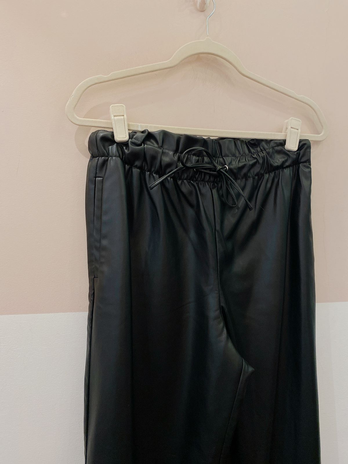 Calça couro fake cós elástico Zara M