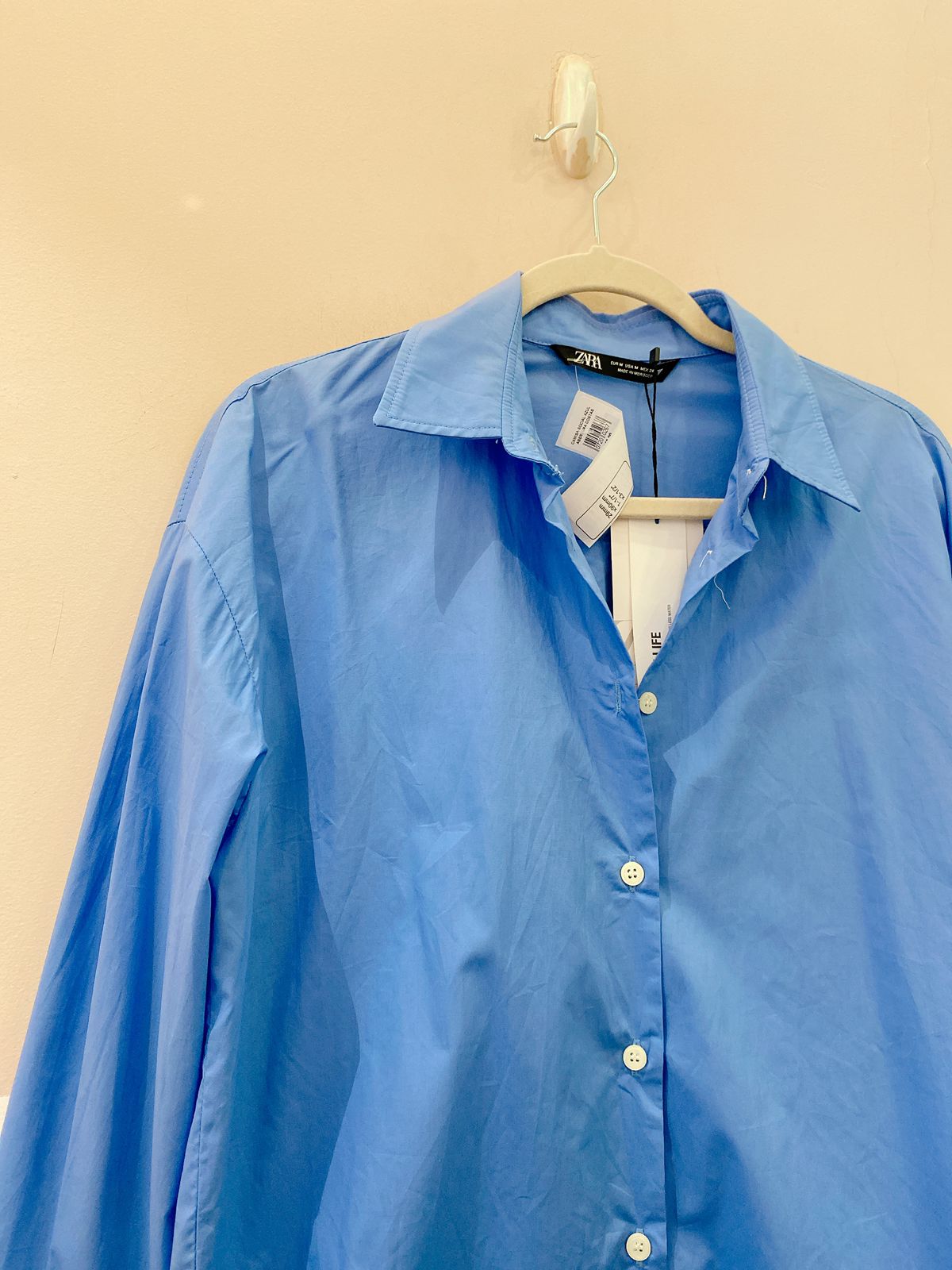 Camisa social azul abertura costas Zara M