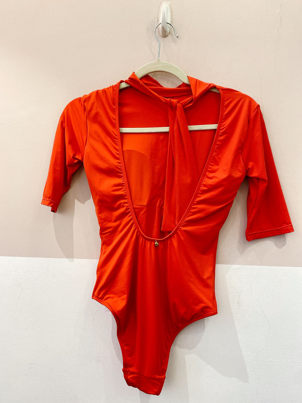 Body vermelho decote Emi Beachwear P