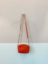 Bolsa tiracolo matelassê laranja Schutz