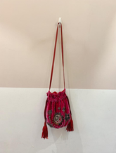 Bolsa veludo fucsia bordada Eliza Conde