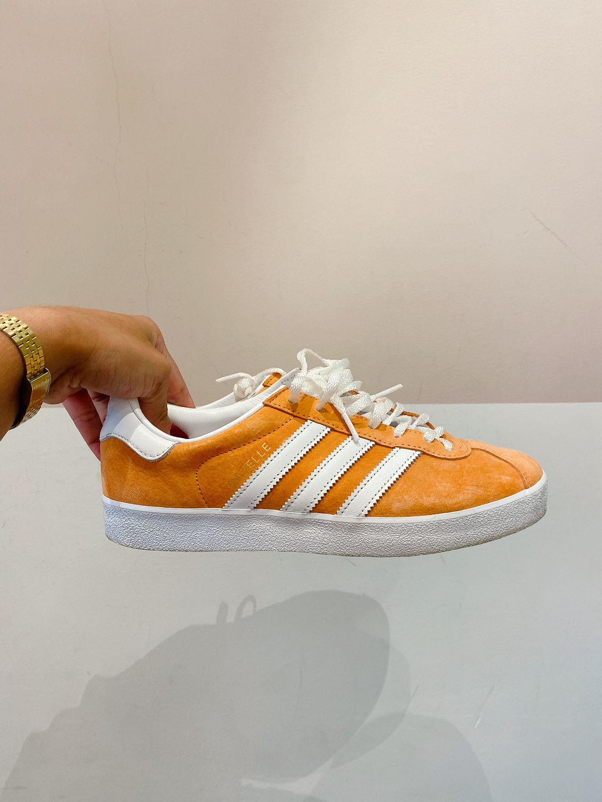 Tênis laranja Gazelle Adidas 39
