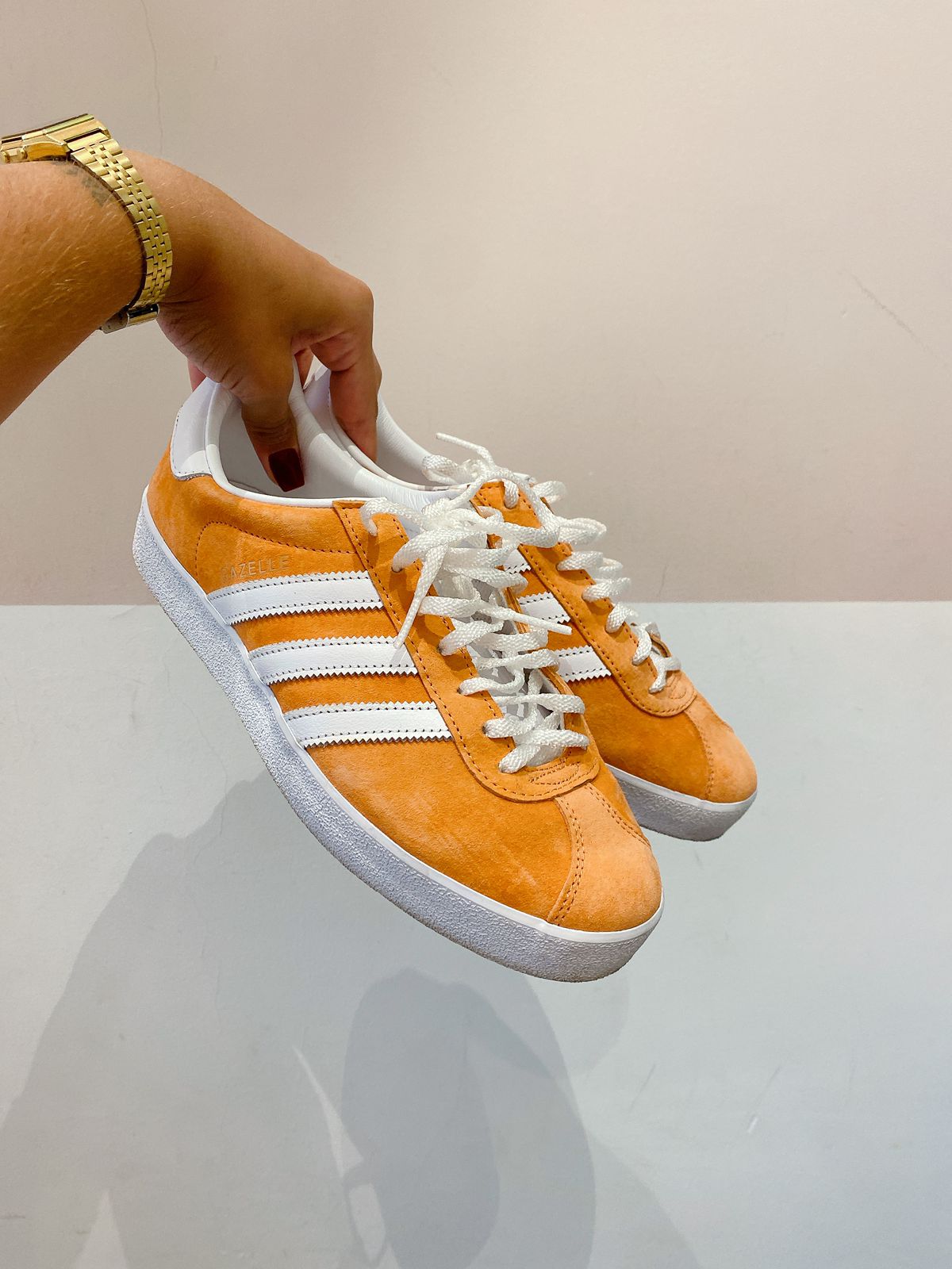 Tênis laranja Gazelle Adidas 39