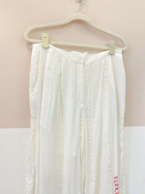 Calça branca laise bordada EVE G
