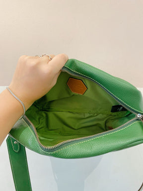 Bolsa verde média couro Arezzo