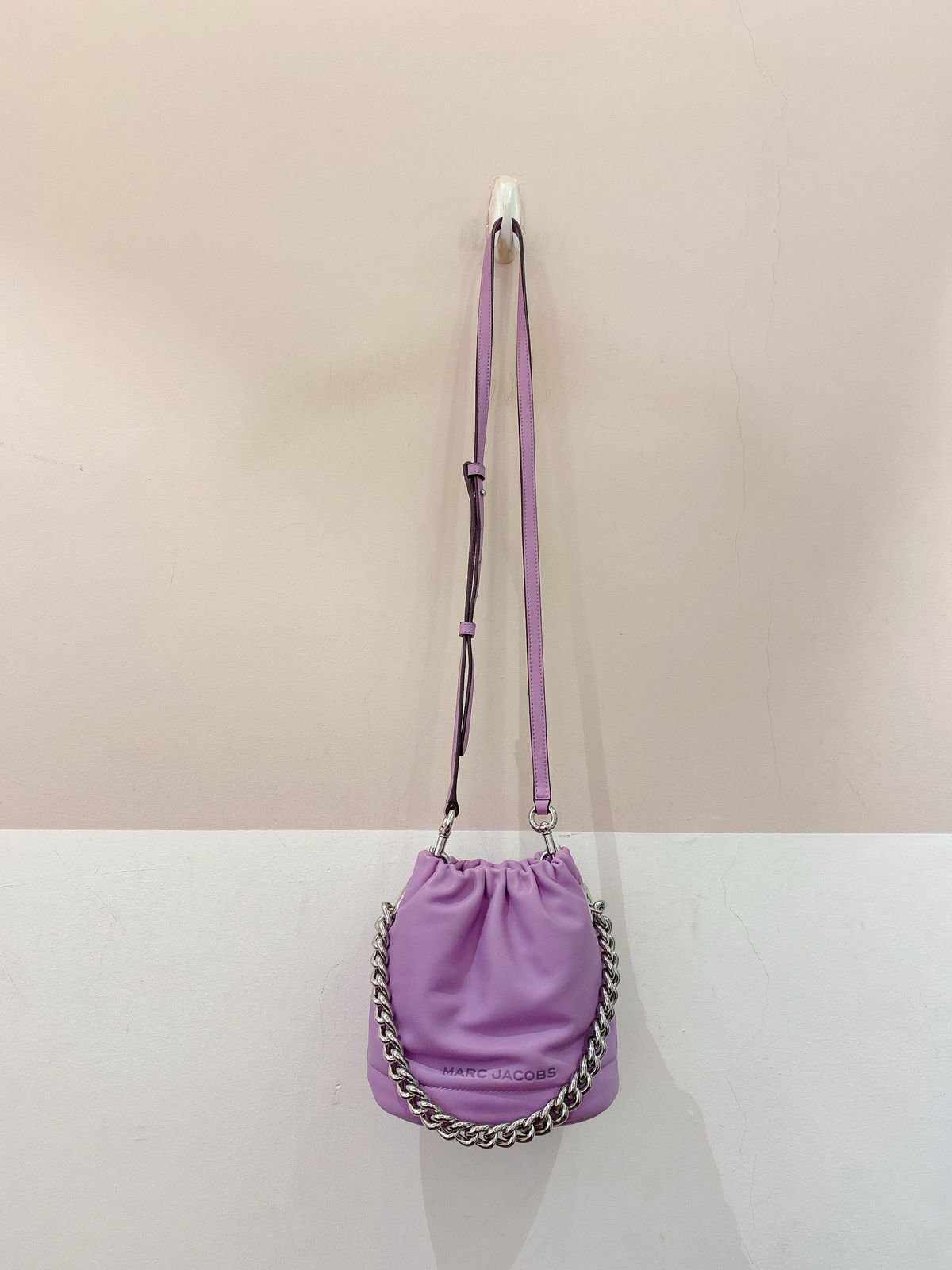 Bolsa lilás Marc Jacobs