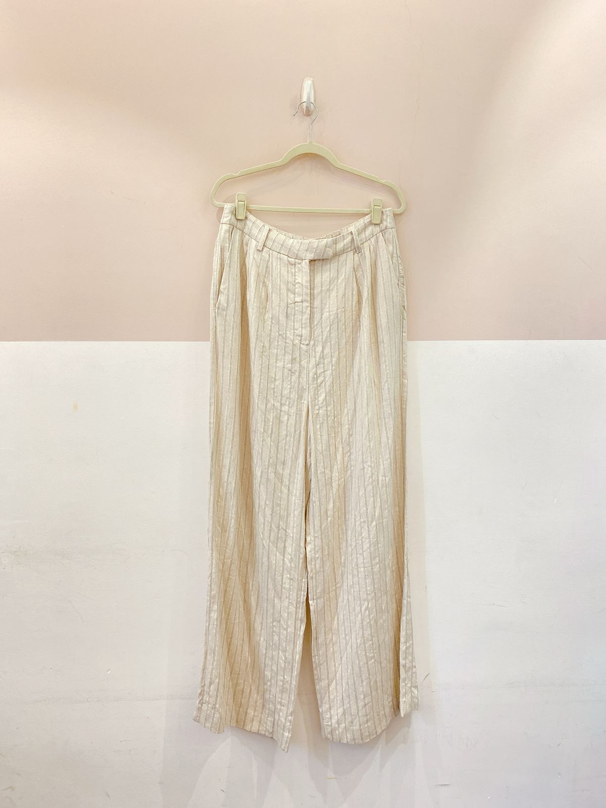 Calça areia listrada By Nv 38