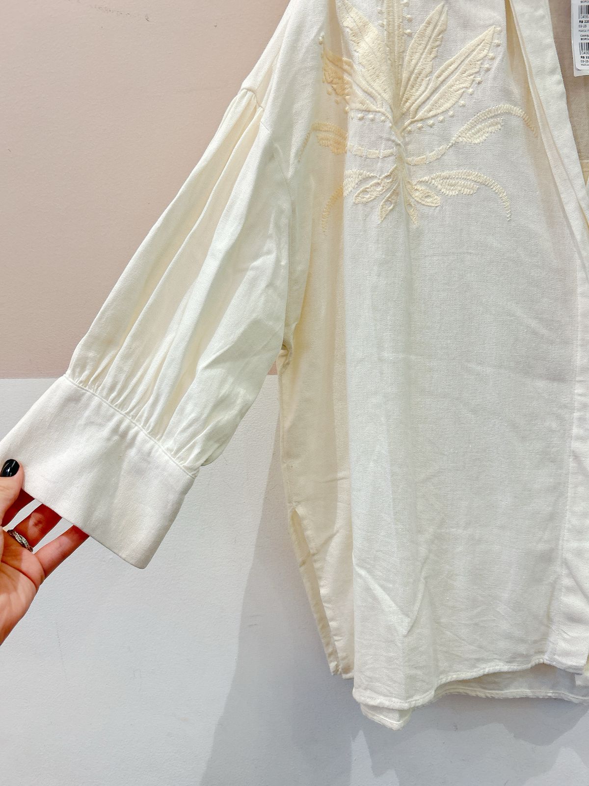 Camisa linho bordada off Maria Filó P