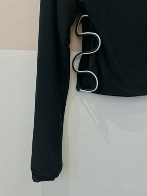 Blusa preta detalhes laterais Nuh PP