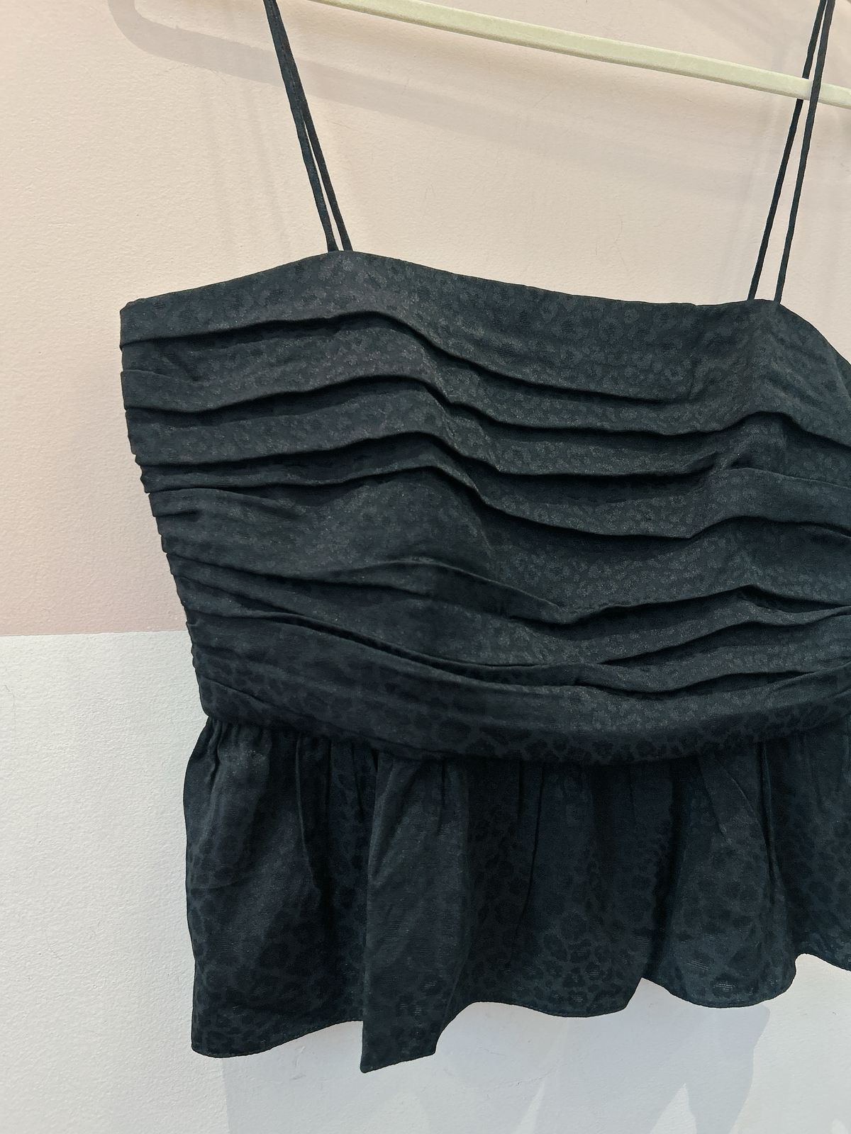 Top preto pregas peplum Animale 40