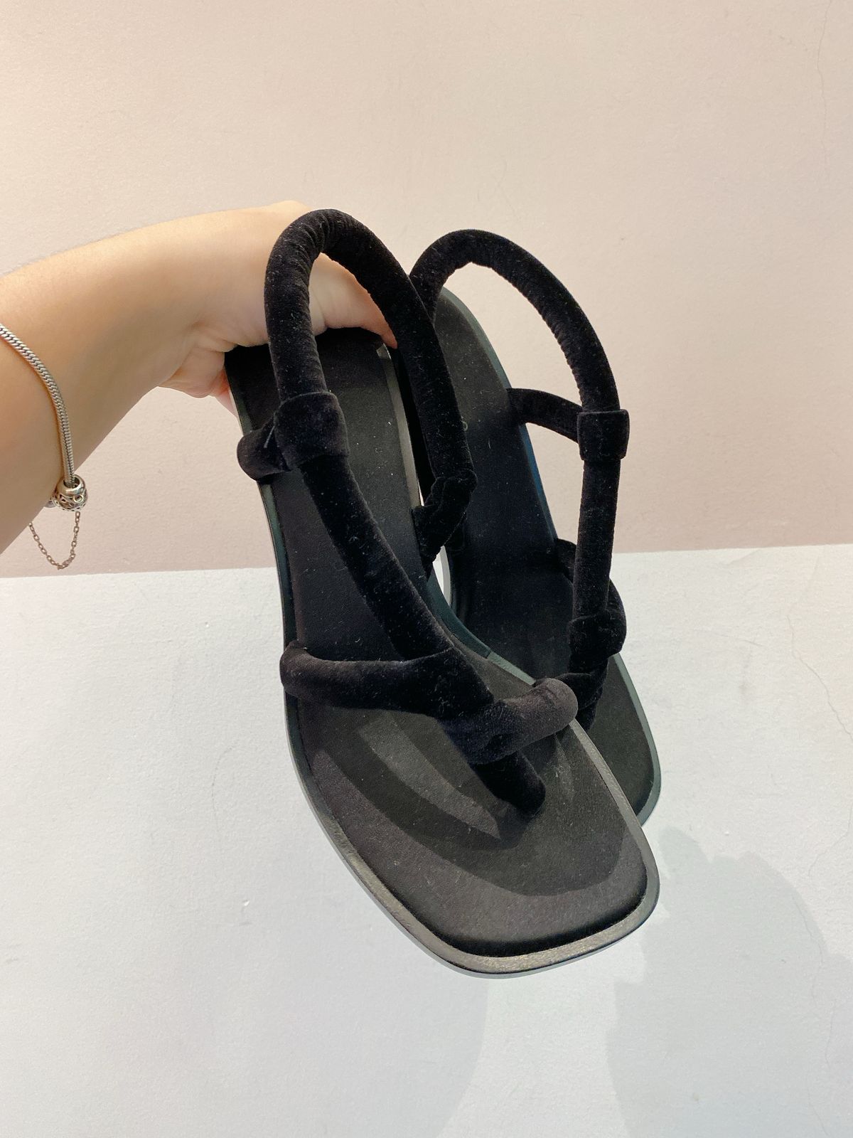 Sandália preta Ferragamo 37