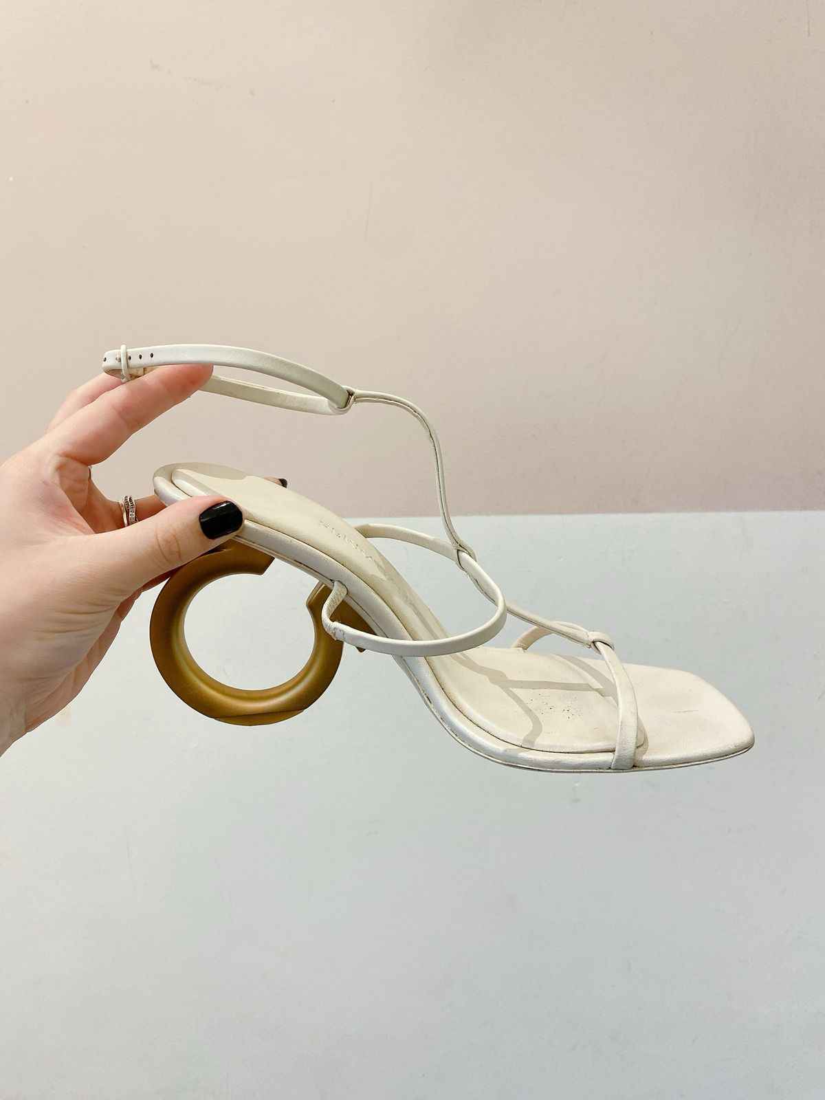 Sandália off white Ferragamo 37