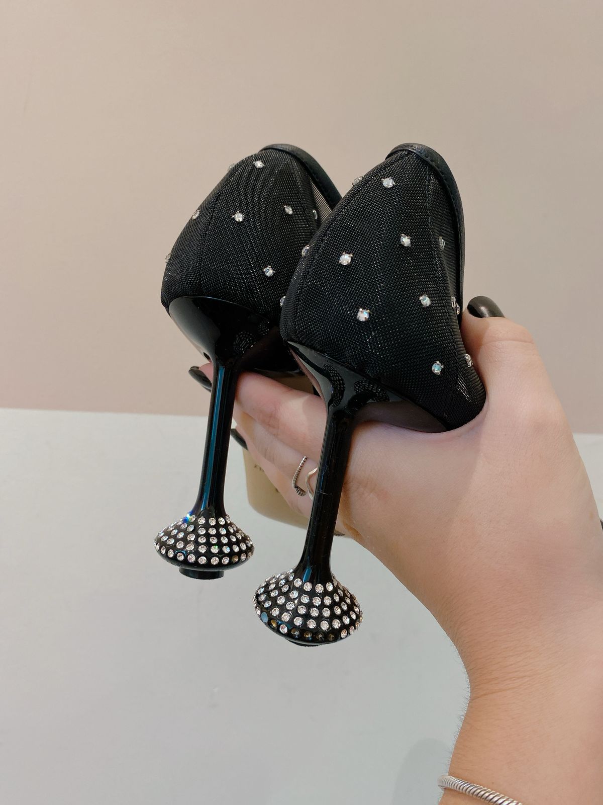 Scarpin preto tela brilhos Loewe 37