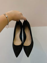 Scarpin preto coração Dior 38