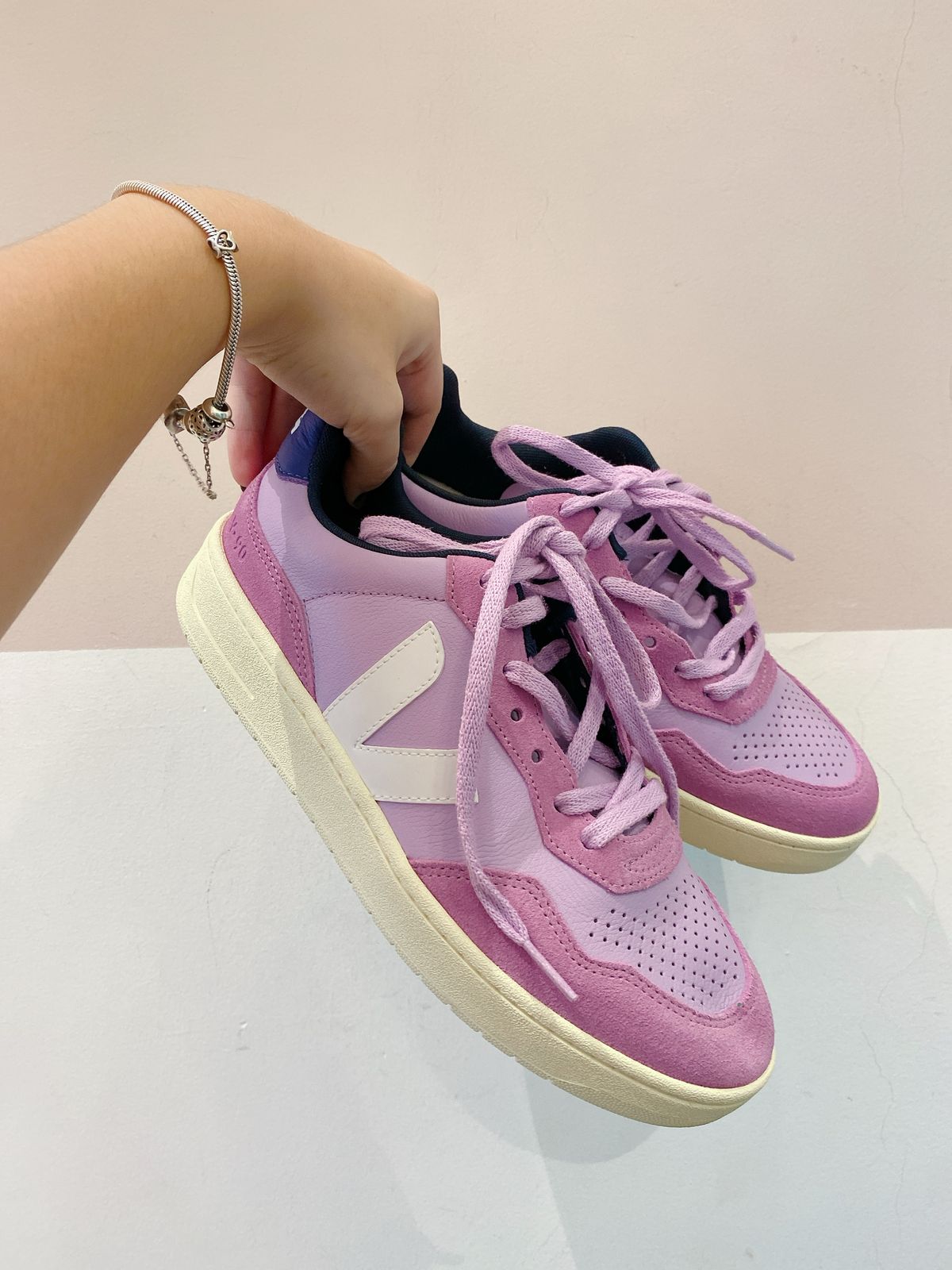 Tênis v-90 couro Veja 37