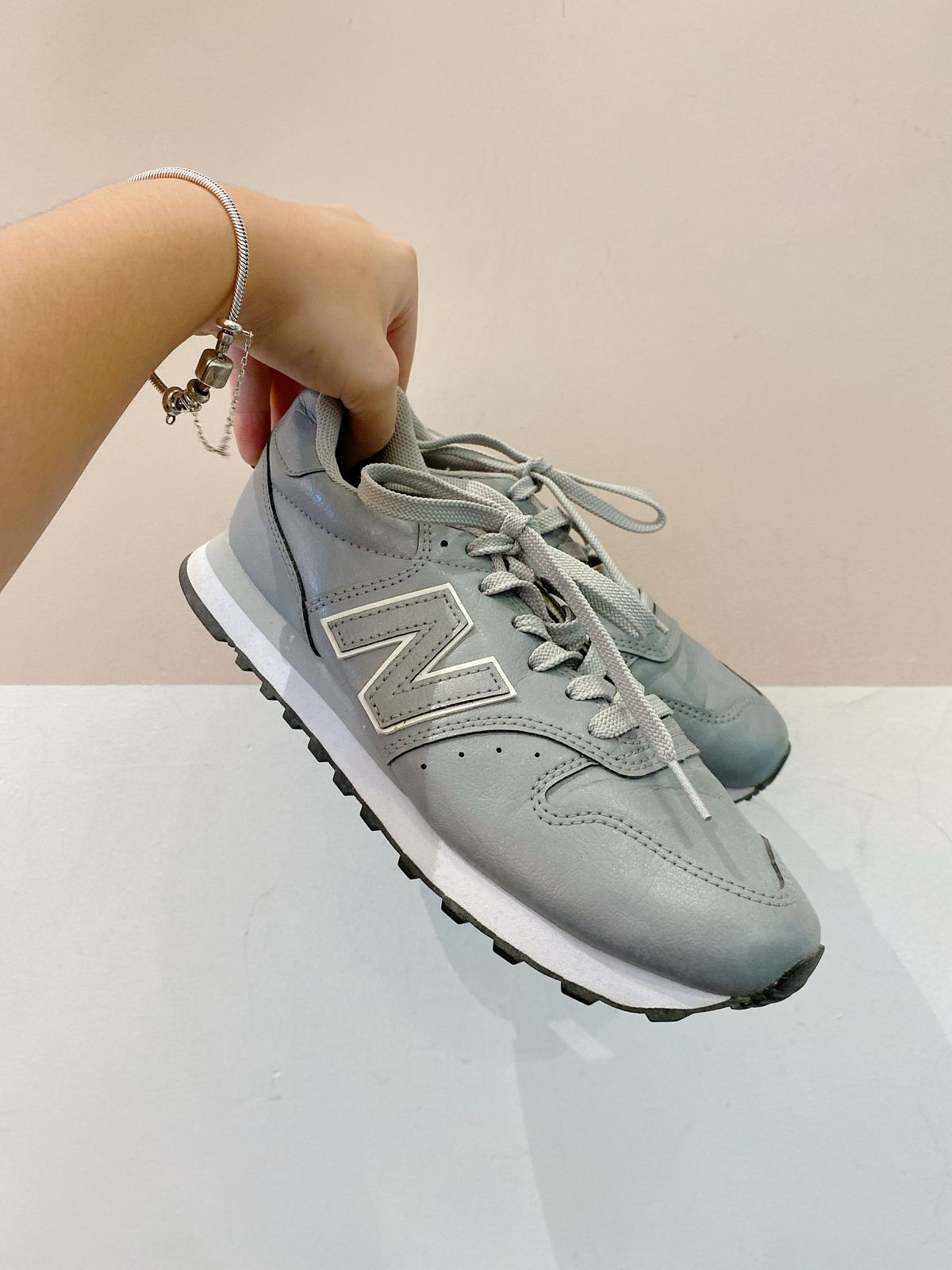 Tênis prata new balance 500 36