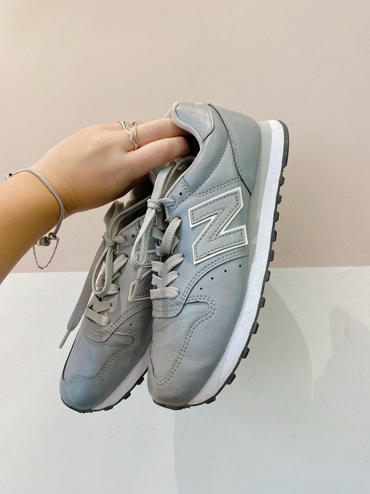Tênis prata new balance 500 36