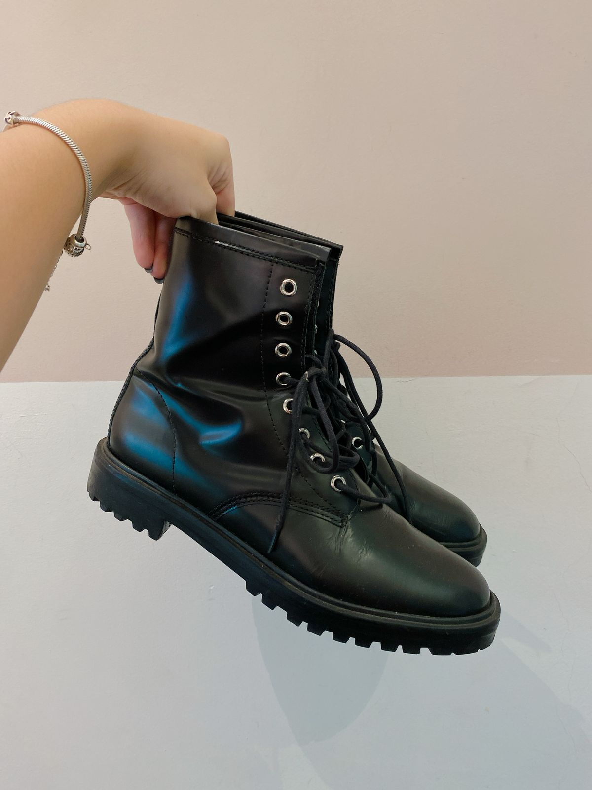 Coturno preto Schutz 36