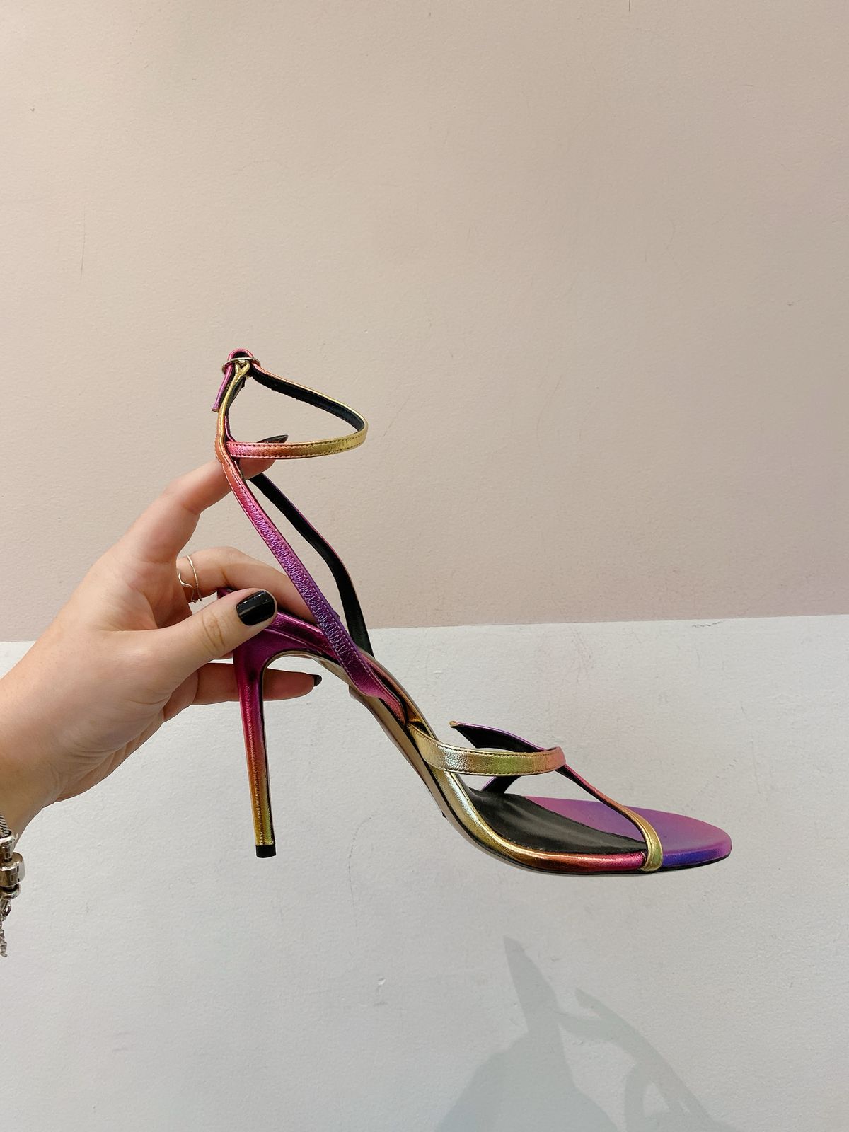 Sandália salto metalizada Alexandre Birman 36