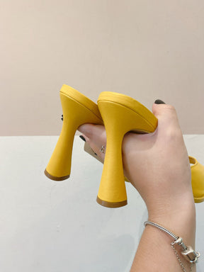 Tamanco amarelo Luiza Barcelos 37