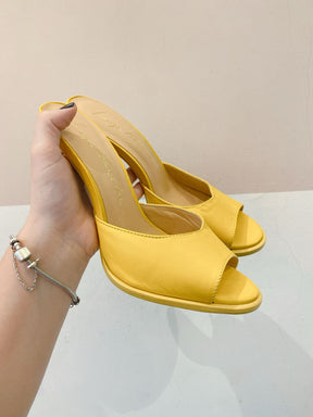 Tamanco amarelo Luiza Barcelos 37