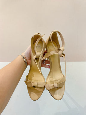 Sandália salto bege lacinho Alexandre Birman 37