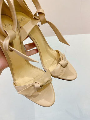 Sandália salto bege lacinho Alexandre Birman 37