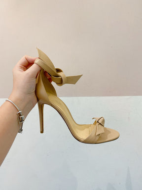 Sandália salto bege lacinho Alexandre Birman 37