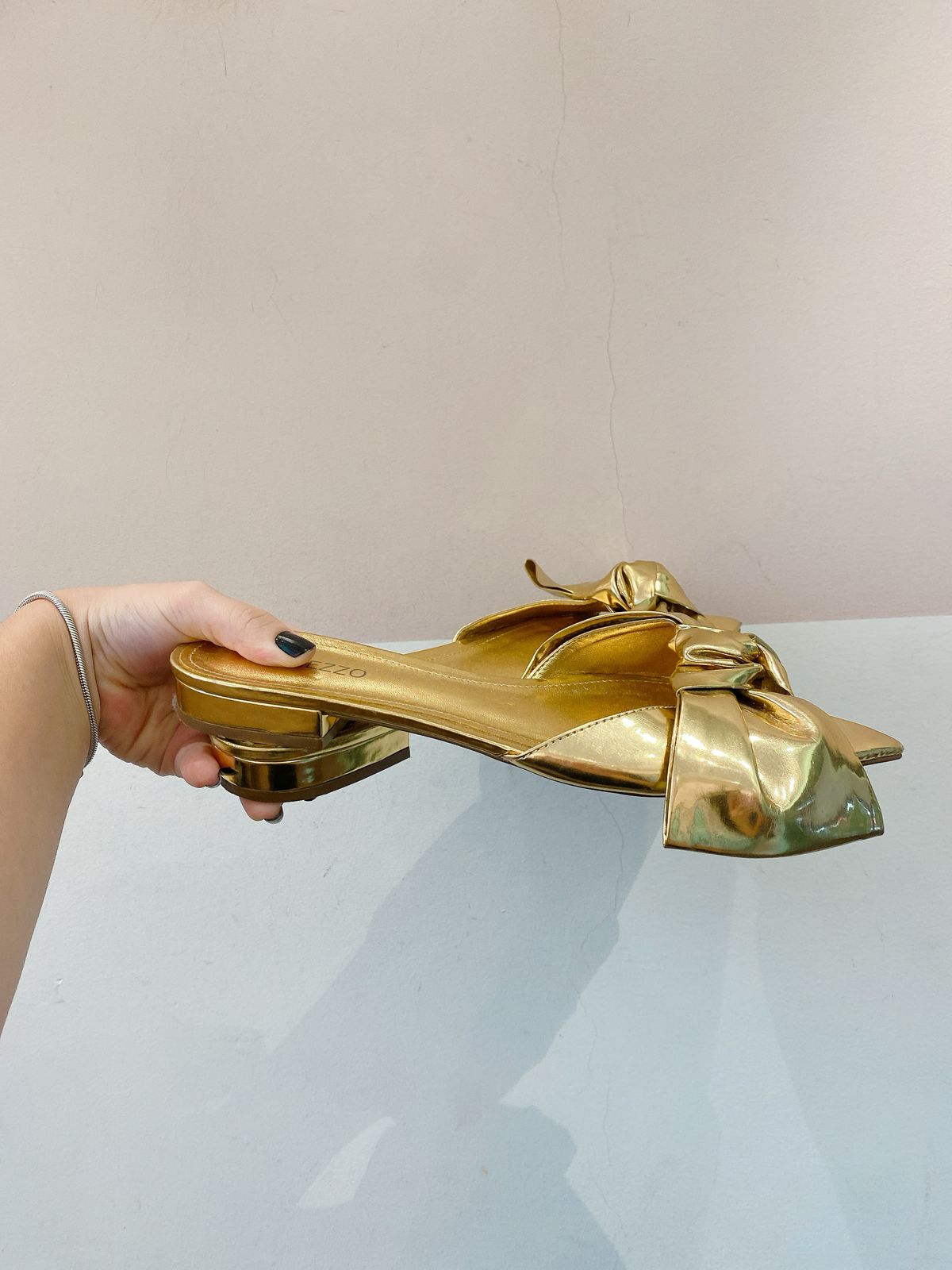 Rasteirinha dourada laço Arezzo 37