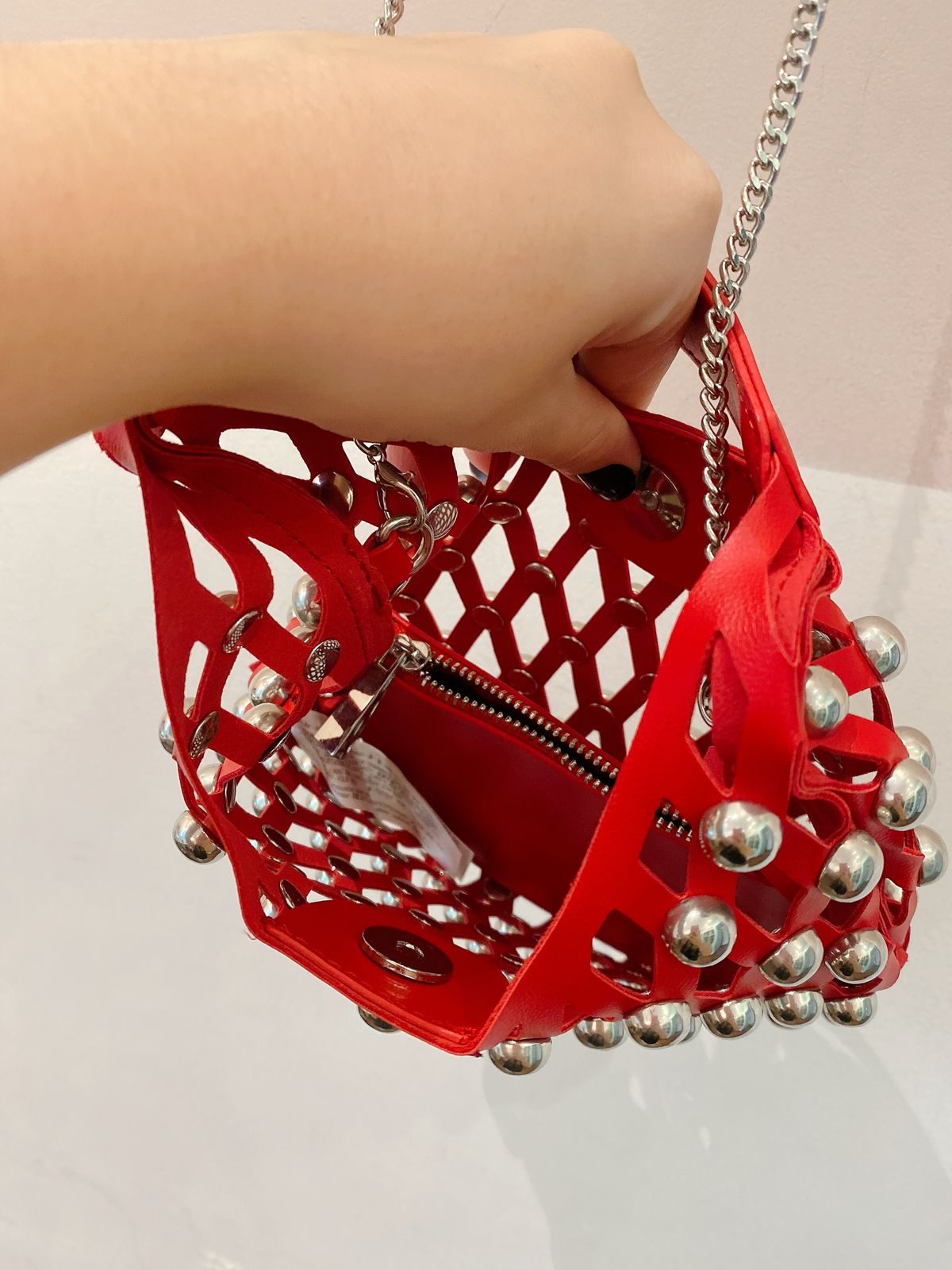 Bolsinha vermelha tachas Zara