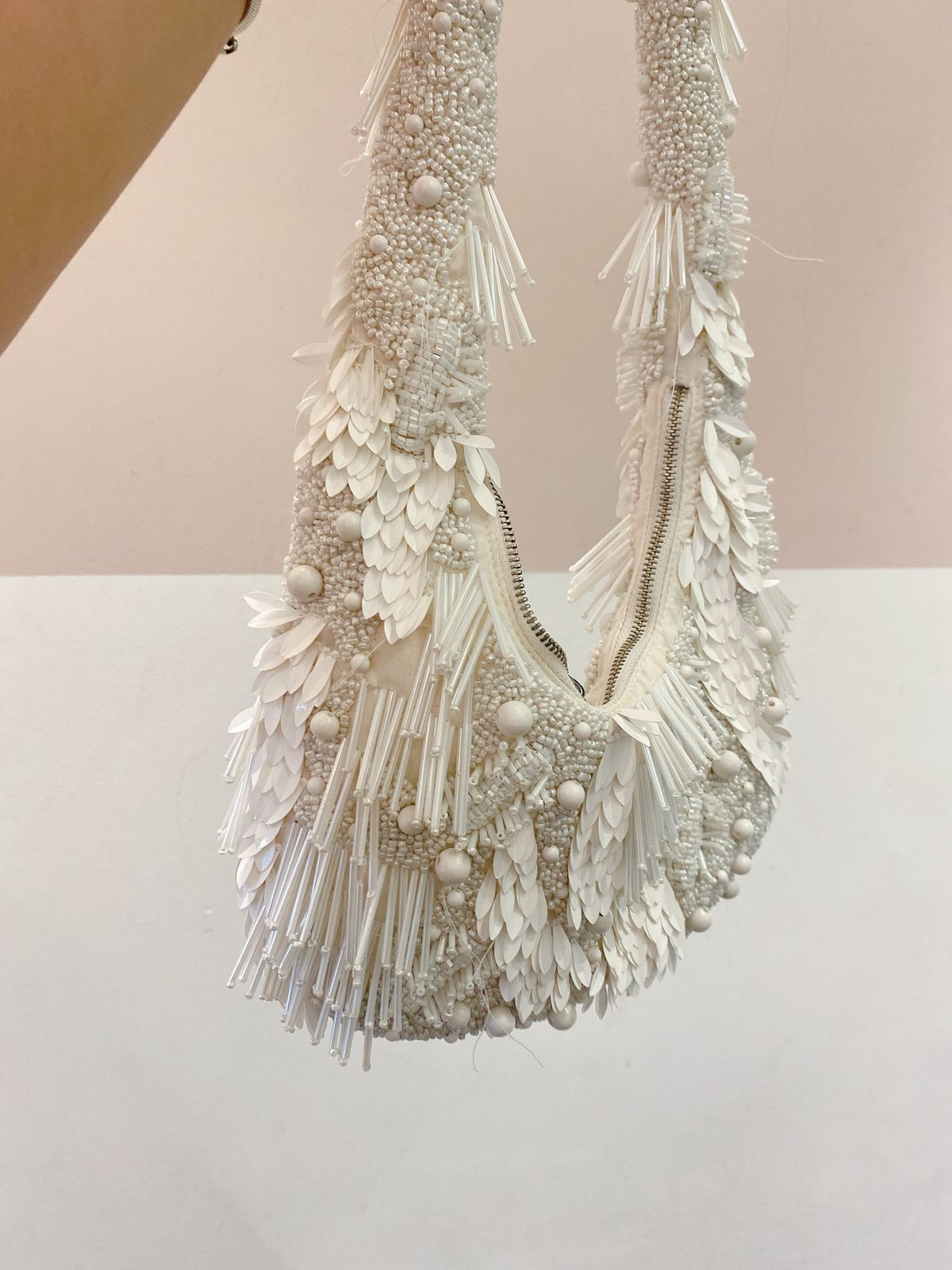 Bolsa miçangas branca Zara