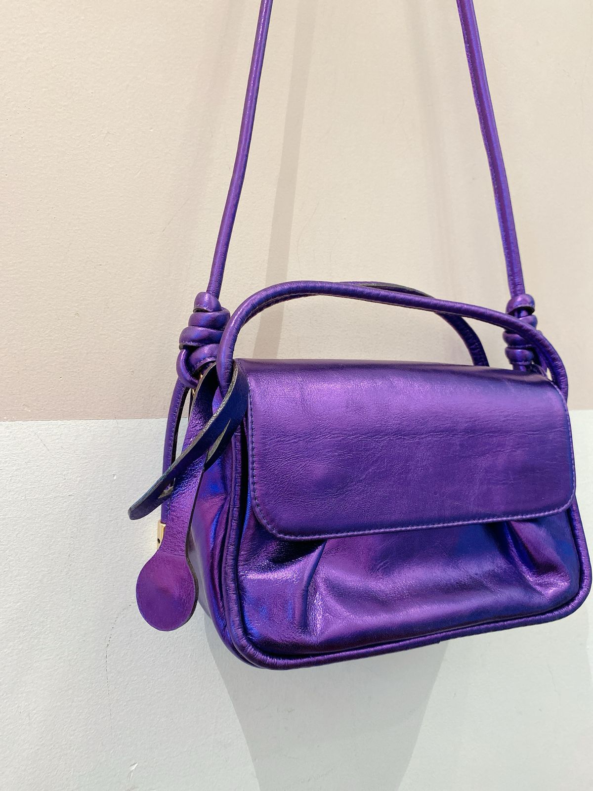 Bolsa roxa metálica La Spezia