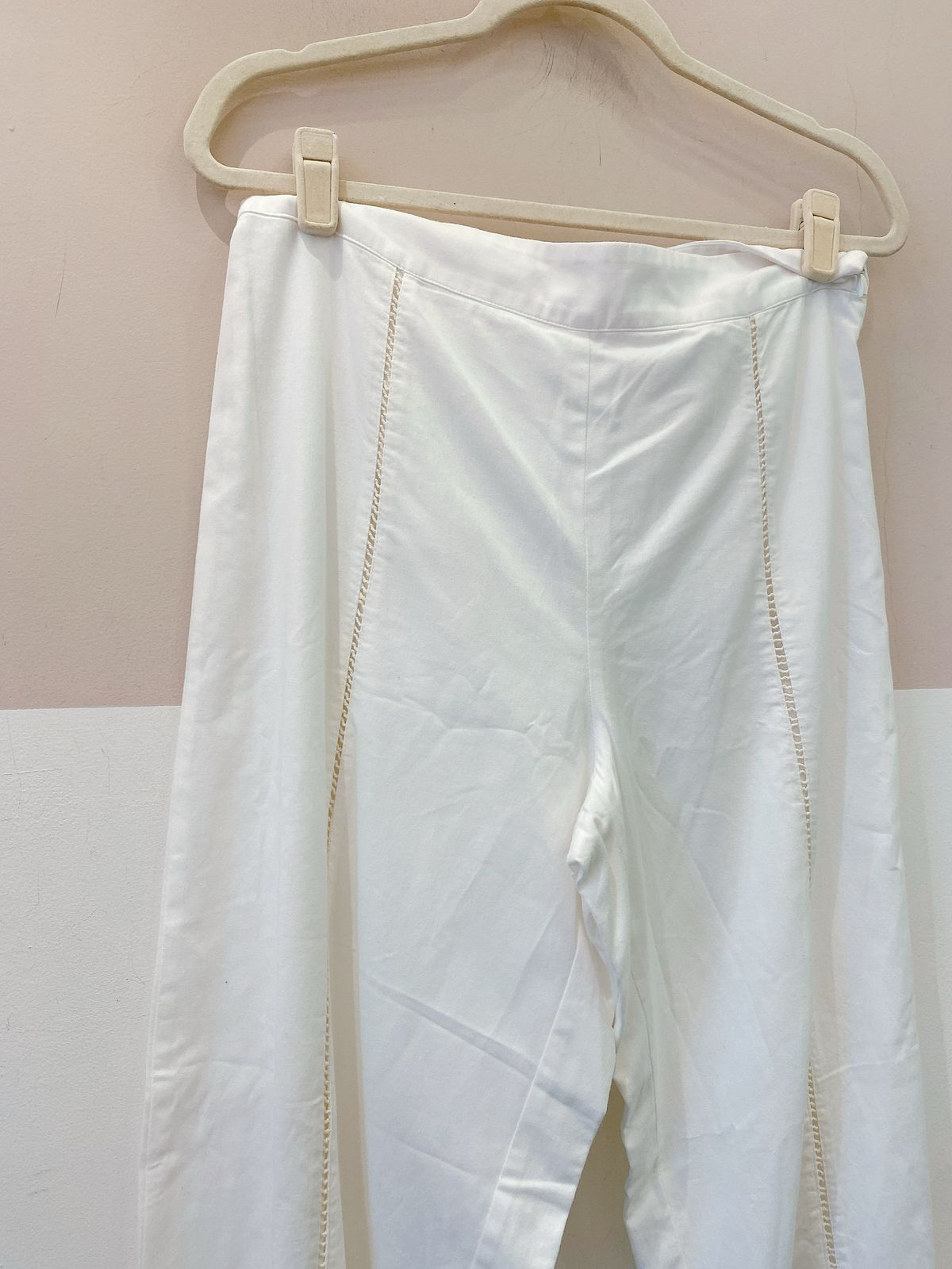 Calça off white bordada Peepou M