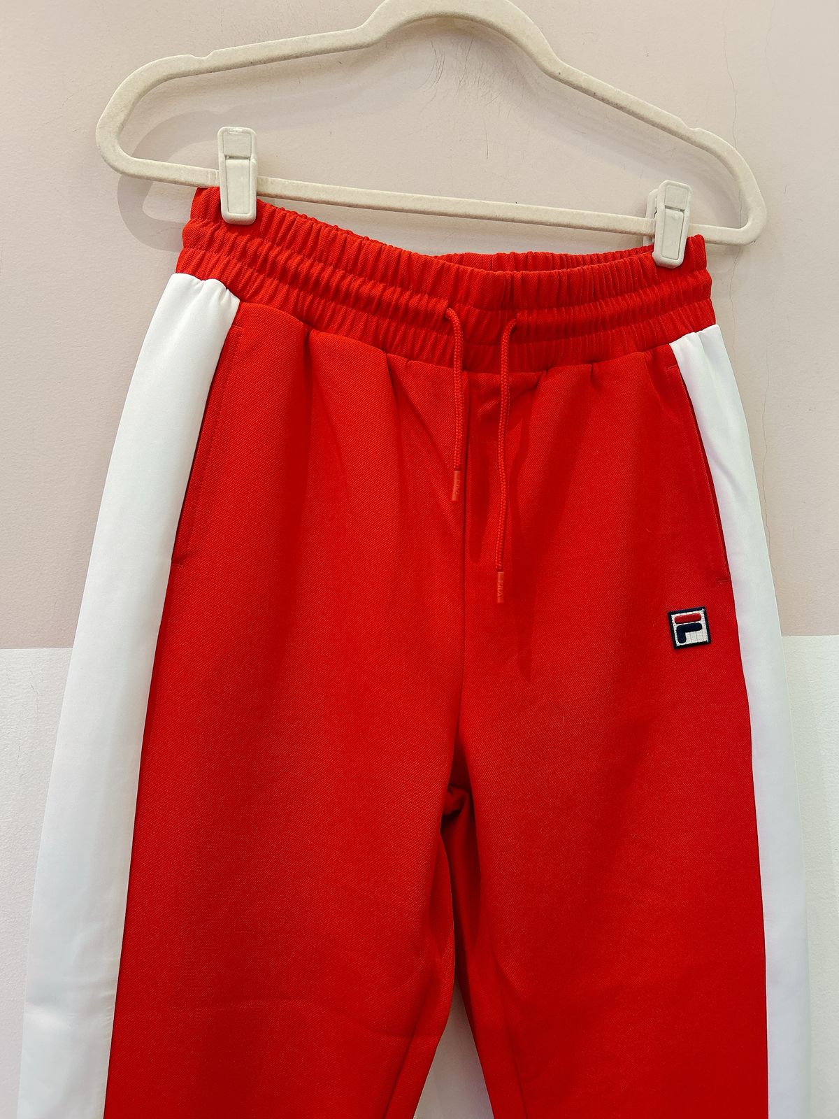 Calça esportiva vermelha Fila M