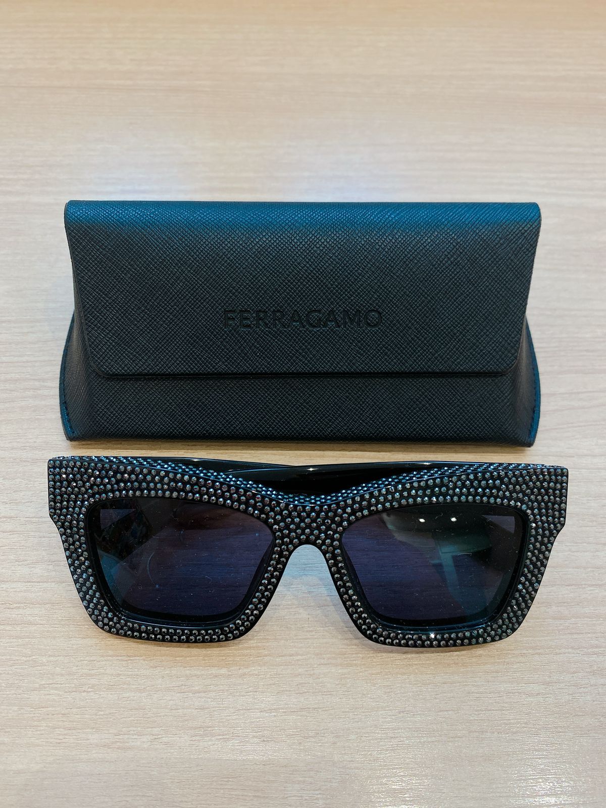 Óculos brilhos Ferragamo